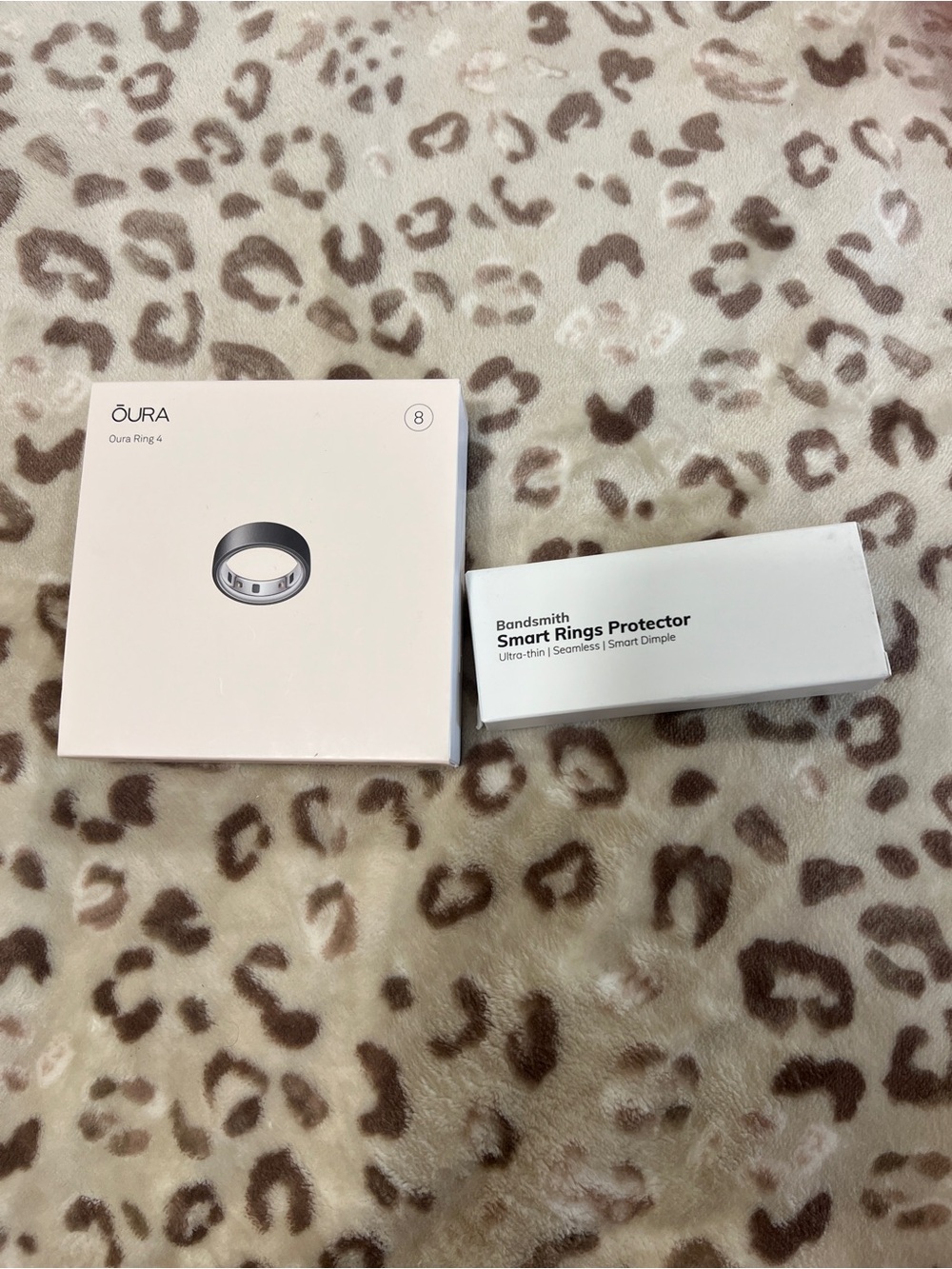 Oura Ring 4 with Bandsmith Smart Rings Protector - Stealth